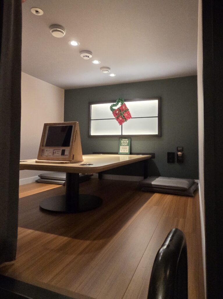 관저동 레드버튼 다락방 2층 룸