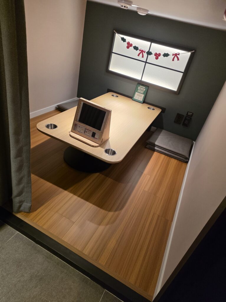 관저동 레드버튼 다락방 1층 룸