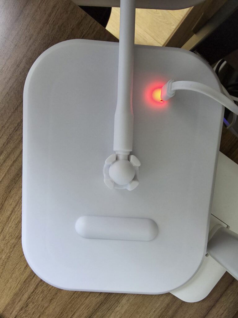 알리 탁상거울 후면 충전중 빨간색 램프 들어옴.