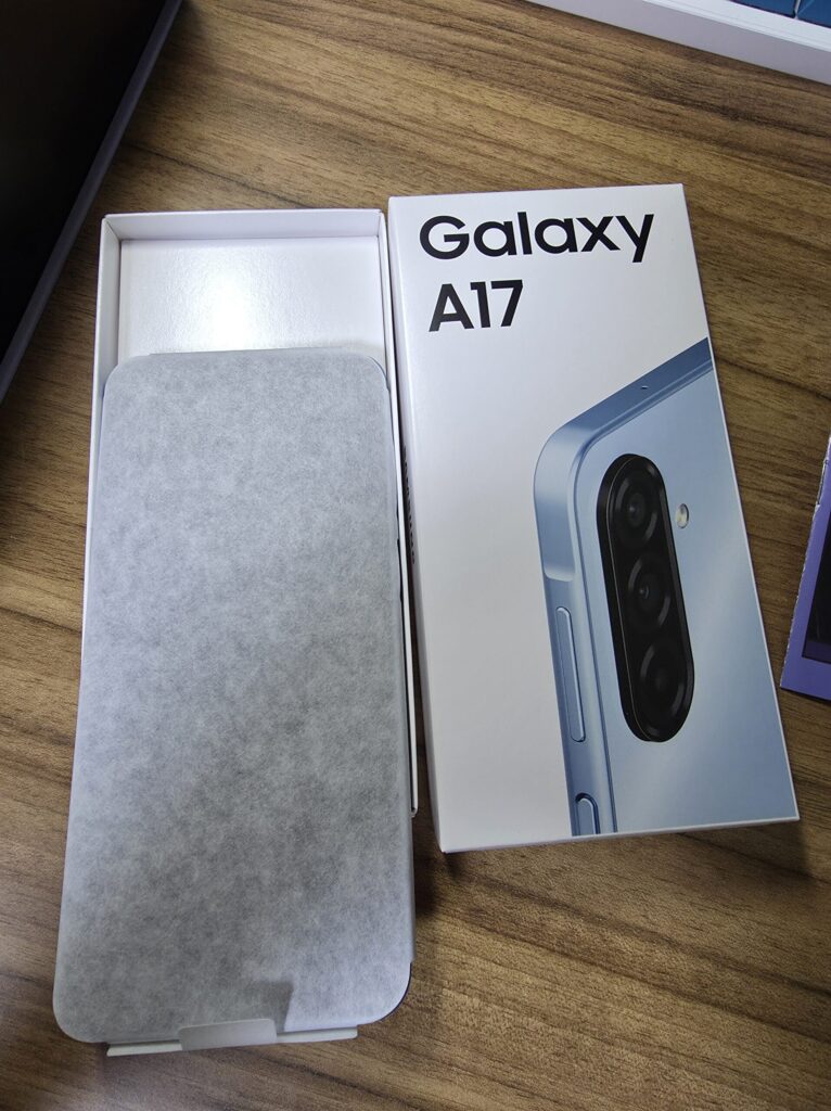 갤럭시a17이 sk키즈폰이다.