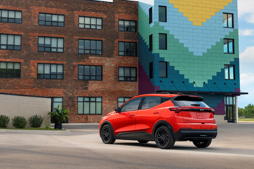 쉐보레 볼트 2026년형 모델 측후면사진