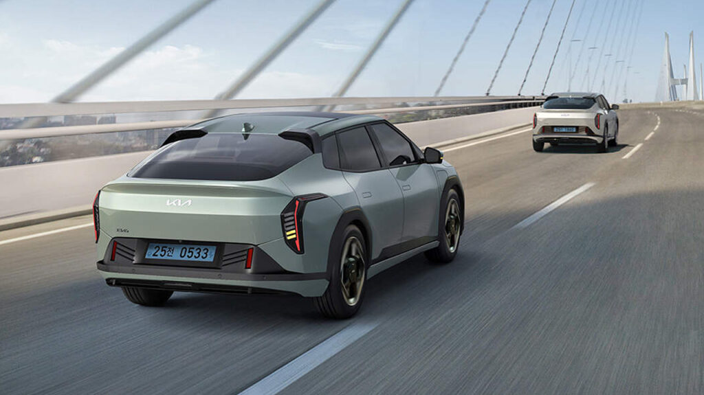 2026년형 기아 EV4 후측면