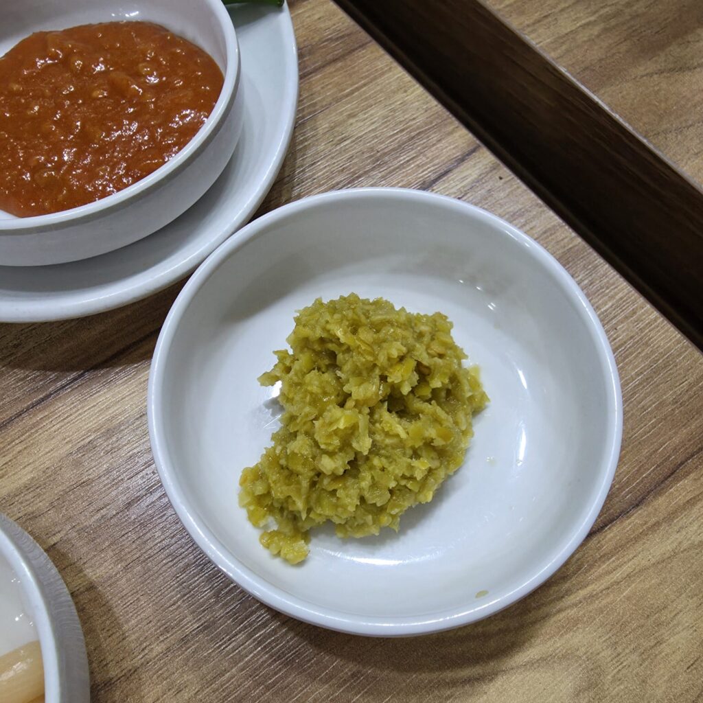 이다대기는 고추를 갈아서 만든것인데.. 굉장히 매콤하다.