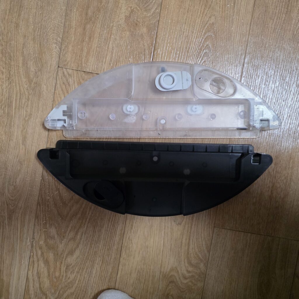 색상만 빼고 동일한 레노버 T1s 물걸레 케이스 뒷면