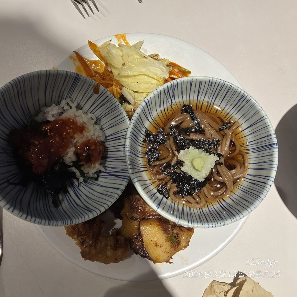 애슐리퀸즈 해초비빔밥과 소바국수