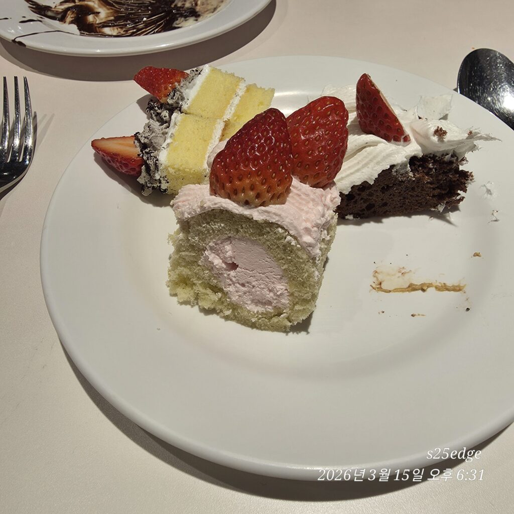 조각케익과 크로플 아이스크림