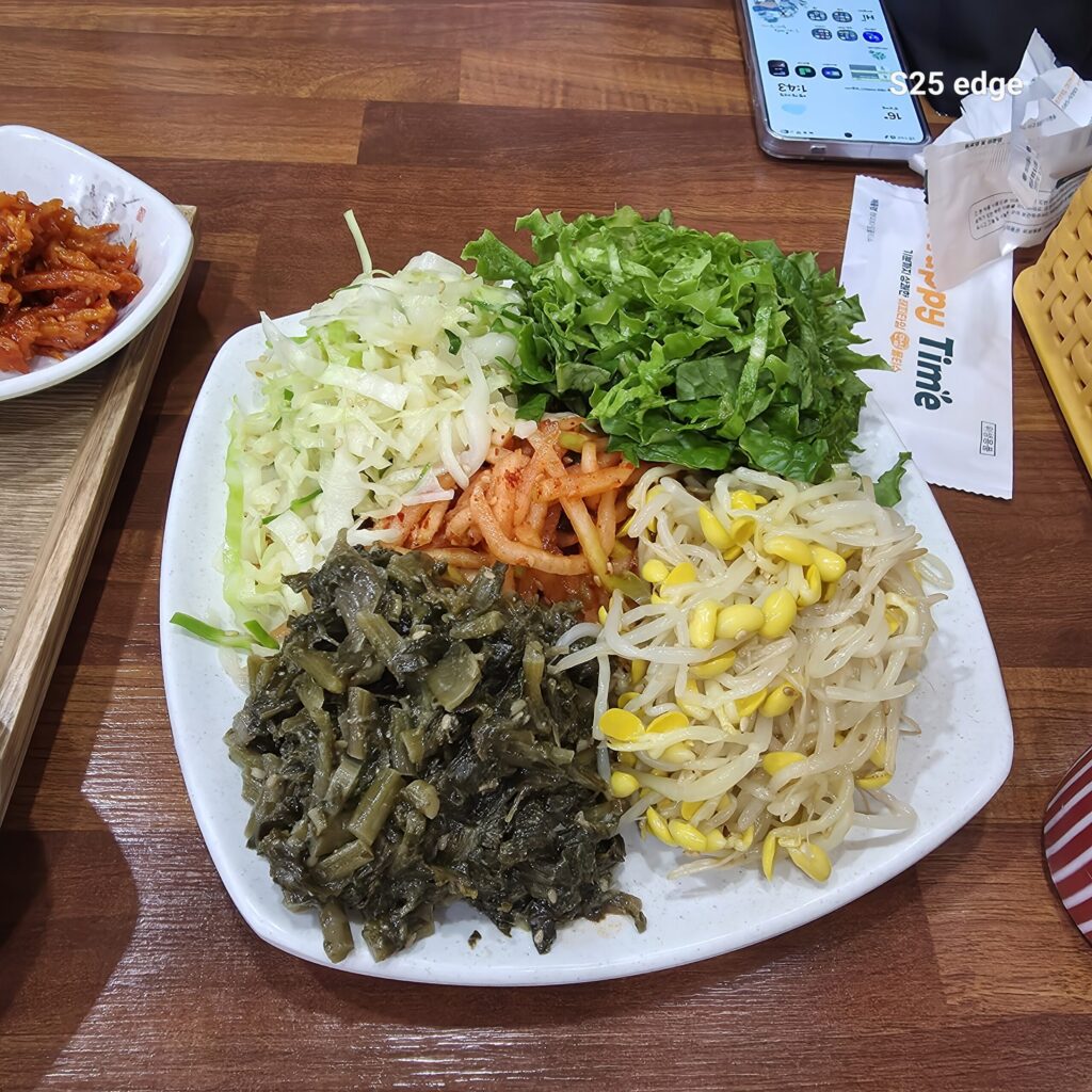 보리밥에 넣어서 먹는 나물 종류