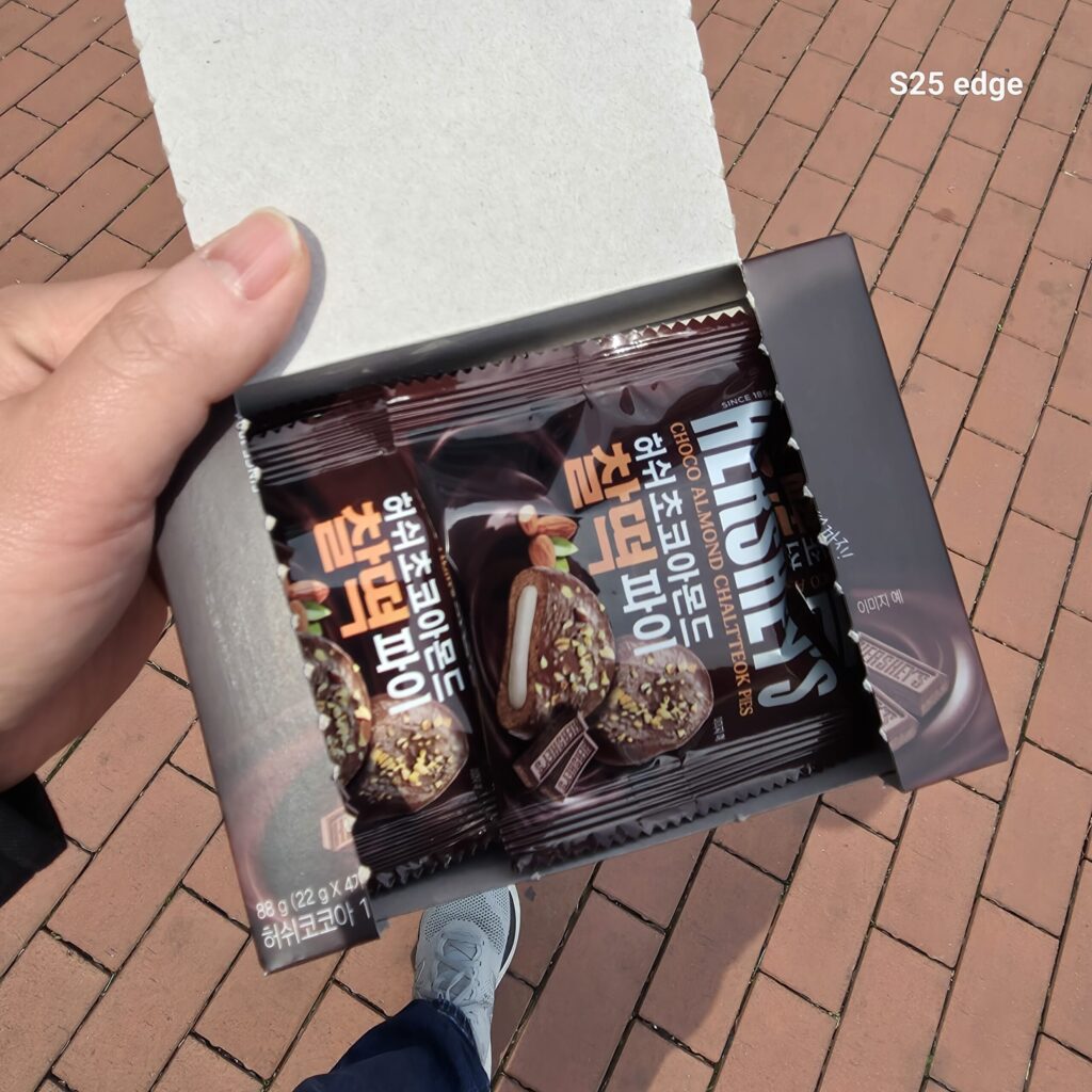 허쉬초코아몬드찰떡파이 1각에 총 4개