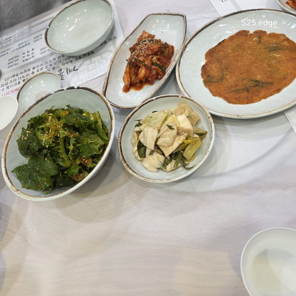 반찬이 깔끔하고 맛있는 대전삼계탕 계룡삼계탕