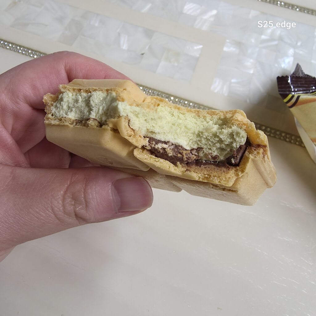 식감이 훌륭한 두바이 크런키 아이스크림