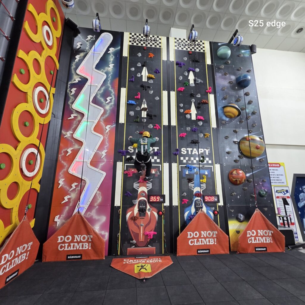 생각보다 높은 익산 다이노키즈월드 암벽타기