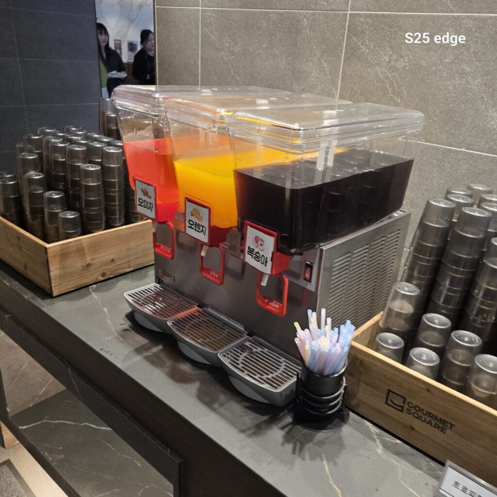 대전 고메스퀘어 제일 맛있는 음료는 오미자 주스