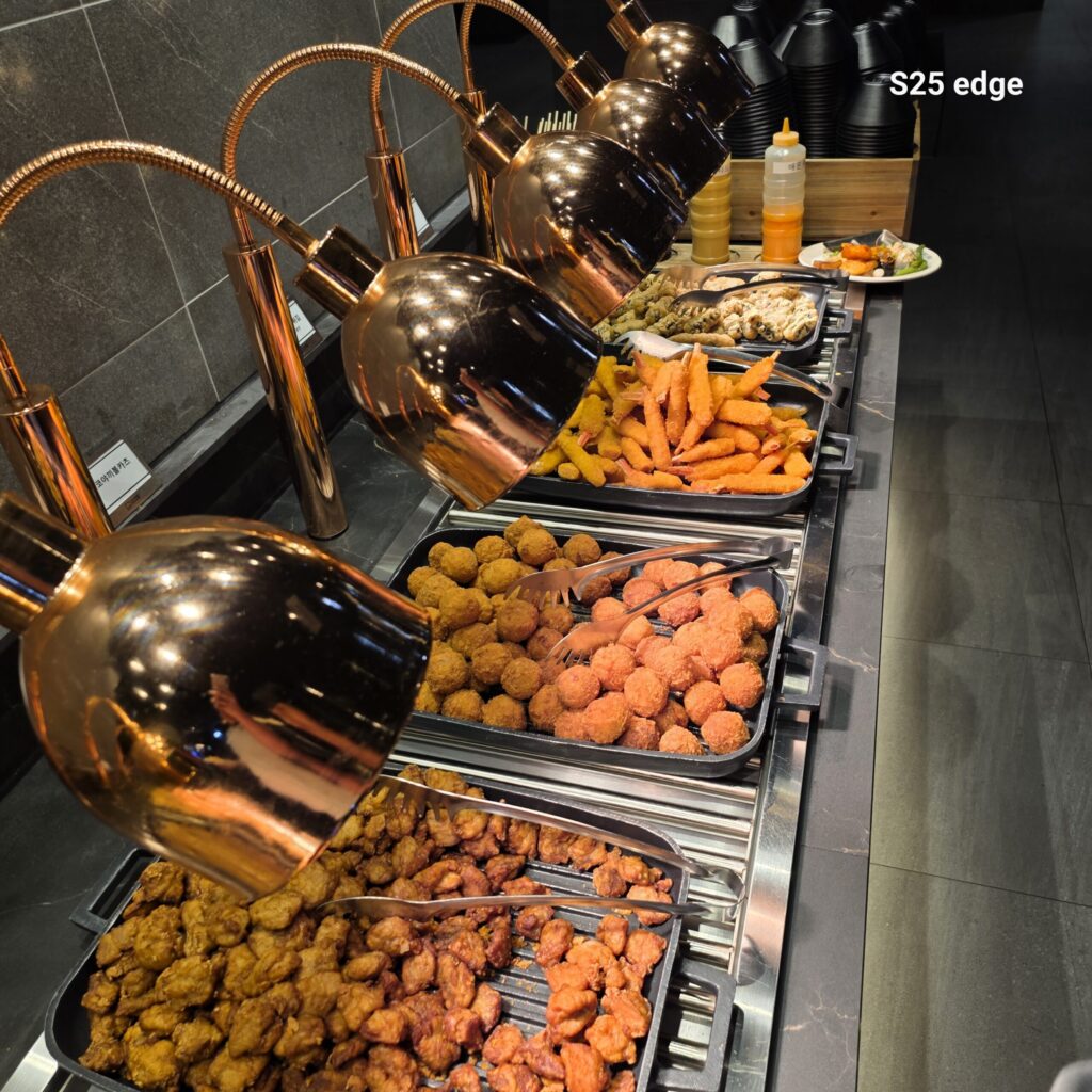 튀김류는 대게살 튀김이 제일 맛있음. 순살치킨은 별로였음.