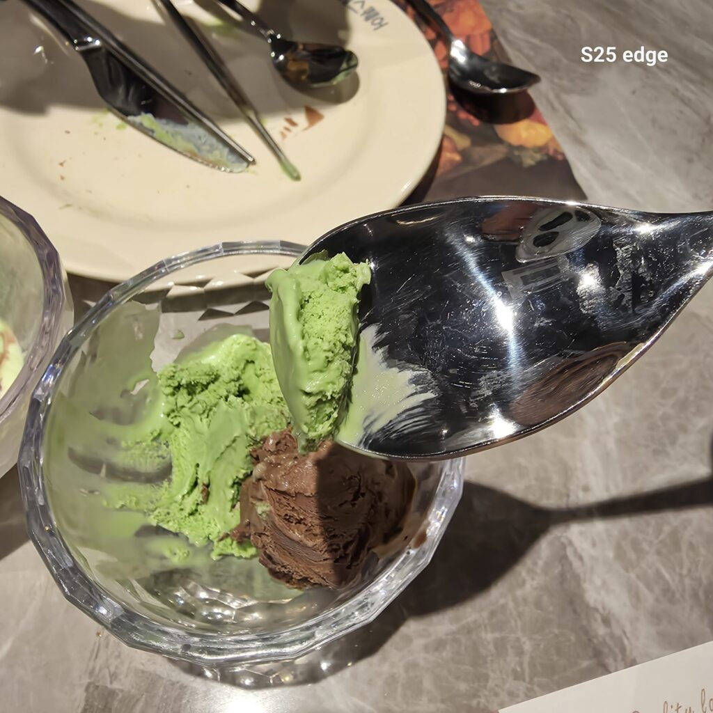 대전 고메스퀘어 녹차와 초콜릿 아이스크림은 정말 맛있음. 꼭 드시길!