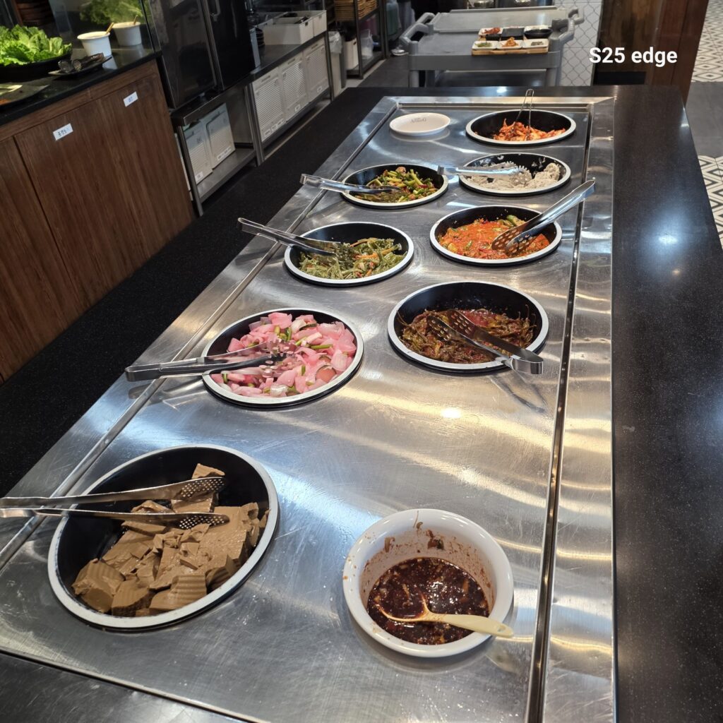 달빛에구운고등어 샐러드바