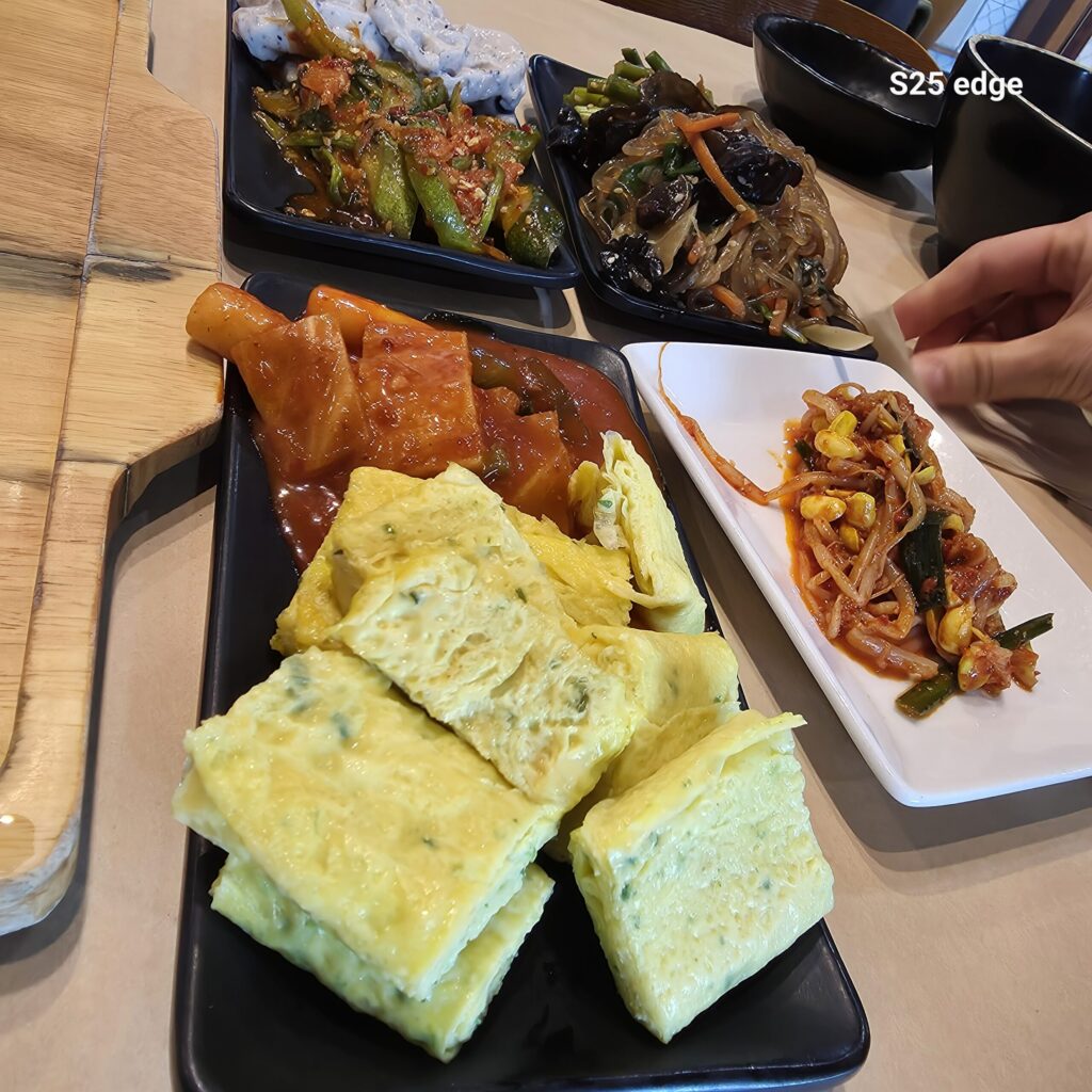 누구나 사랑하는 음식 계란말이, 떡볶이, 잡채