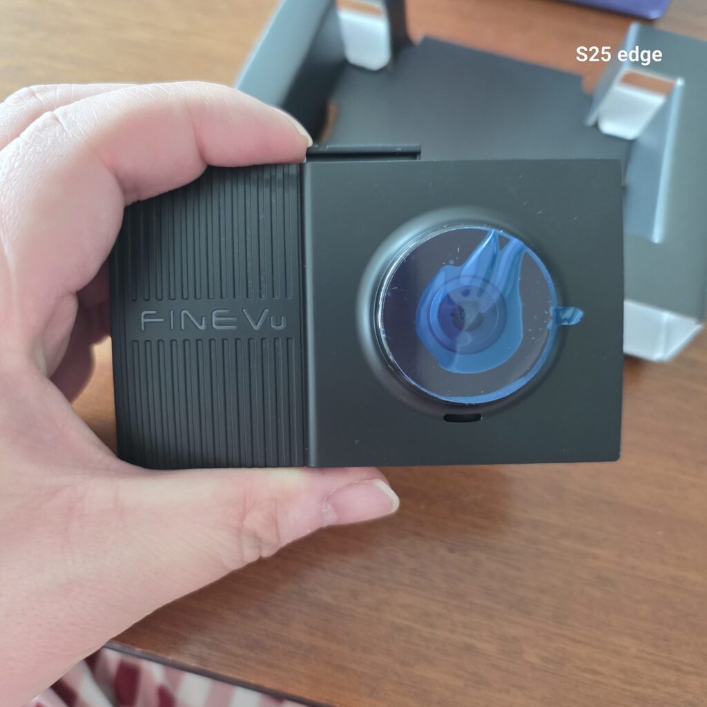 파인뷰 X3700 블랙박스 디자인