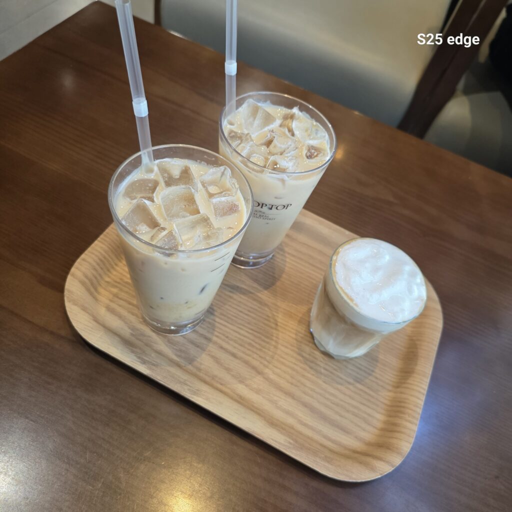 관저동 카페 드롭탑 바닐라빈라떼 왼쪽, 딥바닐라슈페너 오른쪽