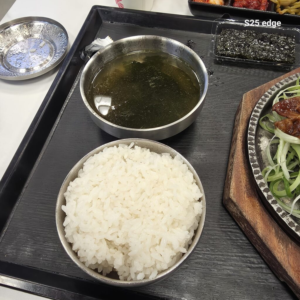 찰진 밥맛은 아니라고 쬐금 아쉬웠음.