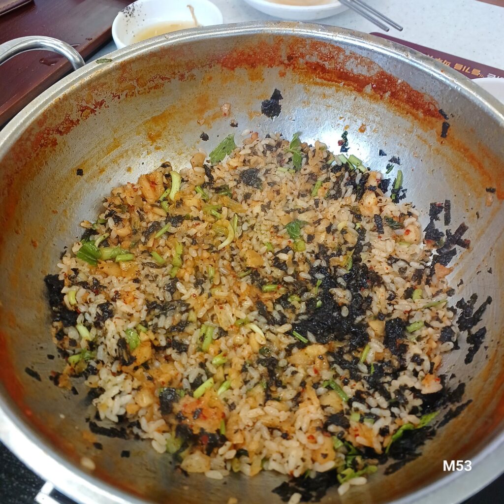 살짝은 눌러 붙게 볶아야 맛있는 장원갑 칼국수 볶음밥