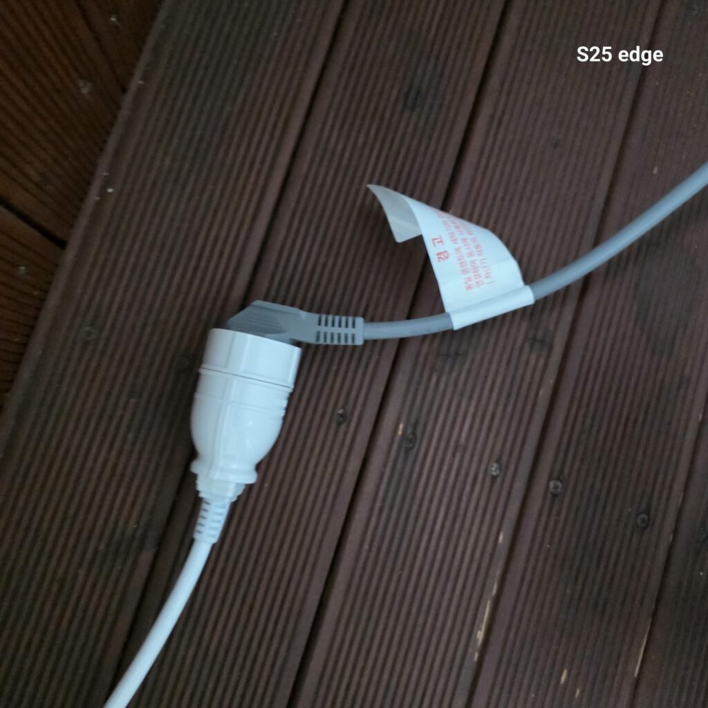 혹시라도 열이 받지 않나 제품 작동후 만져본다.