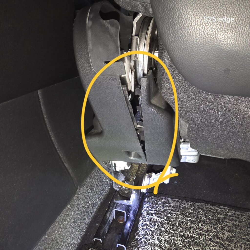 SM7 시트 사이드 커버 뒷부분 분해
