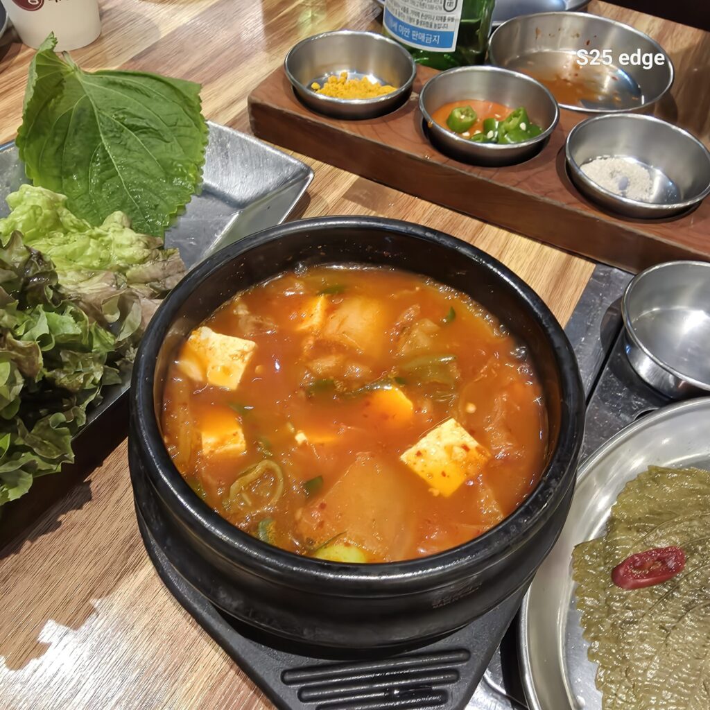 거제 거닐다 고기집 김치찌개