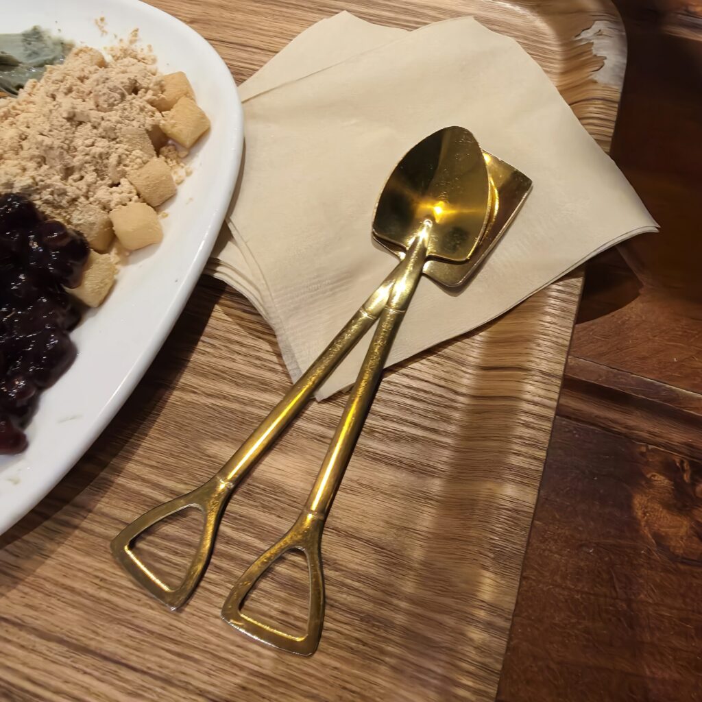 카페길우 실타래 빙수 숟가락