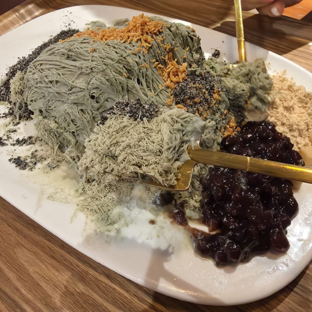카페길우 실타래 쑥흑임자 빙수 맛