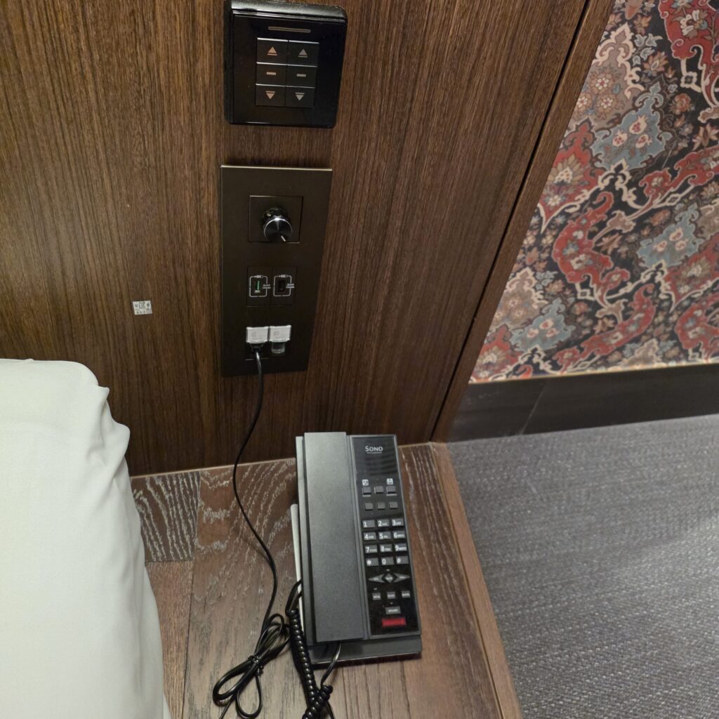비발디파크 소노캄B 큰방 전화기와 USB 충전 포트 C핀, A형 2가지 존재함.