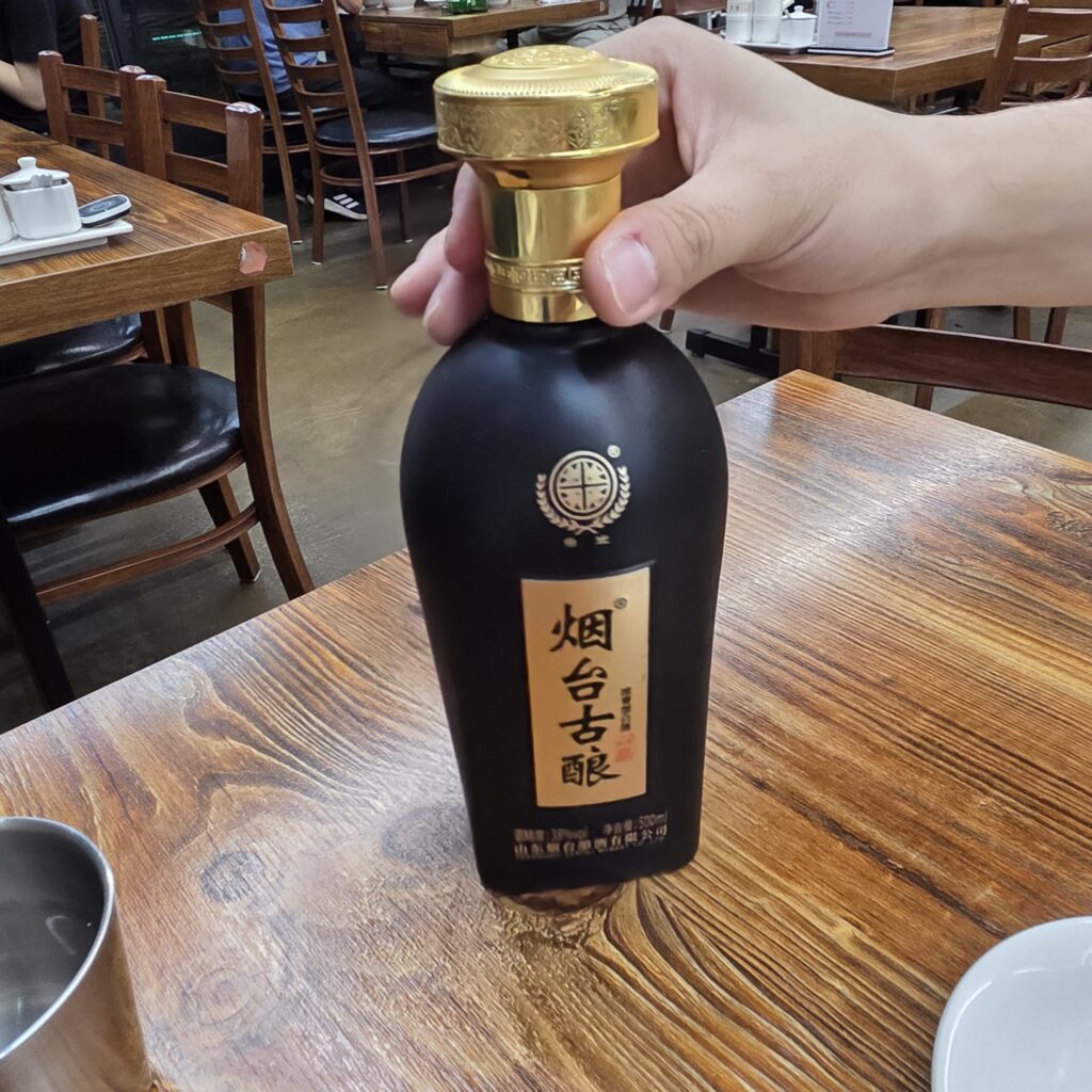 고급진 블랙연태 고량주 병 디자인