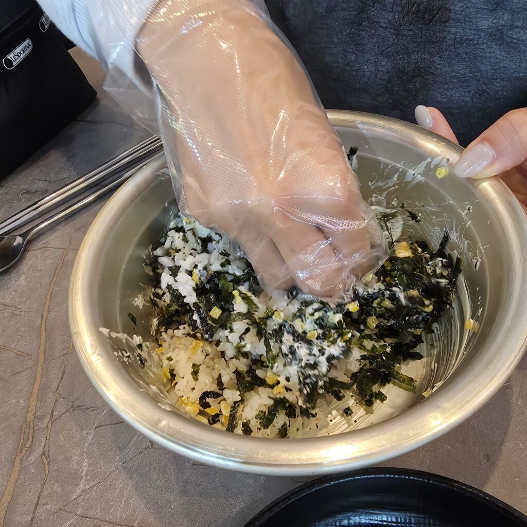 둔산동 뼈구이 주먹밥 3천원
