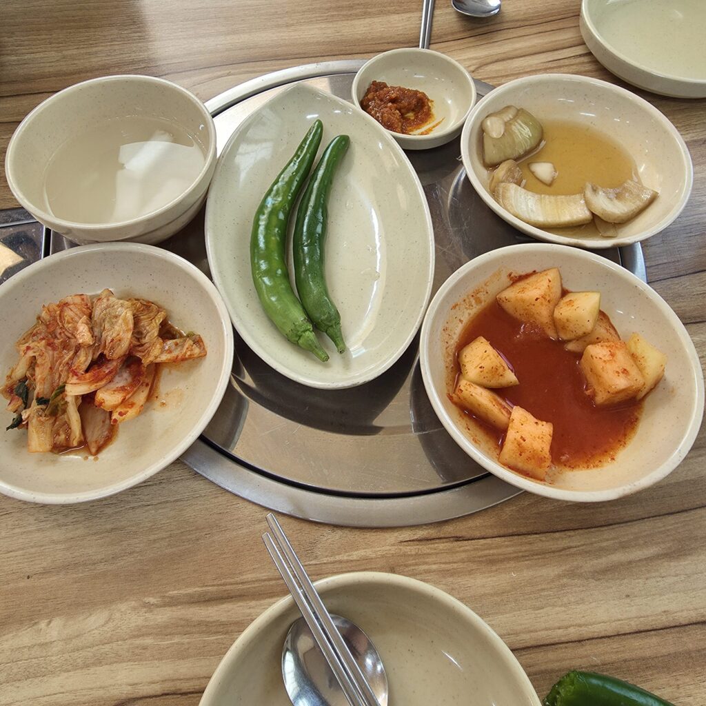 관저동 뚱땡이 뼈해장국 반찬