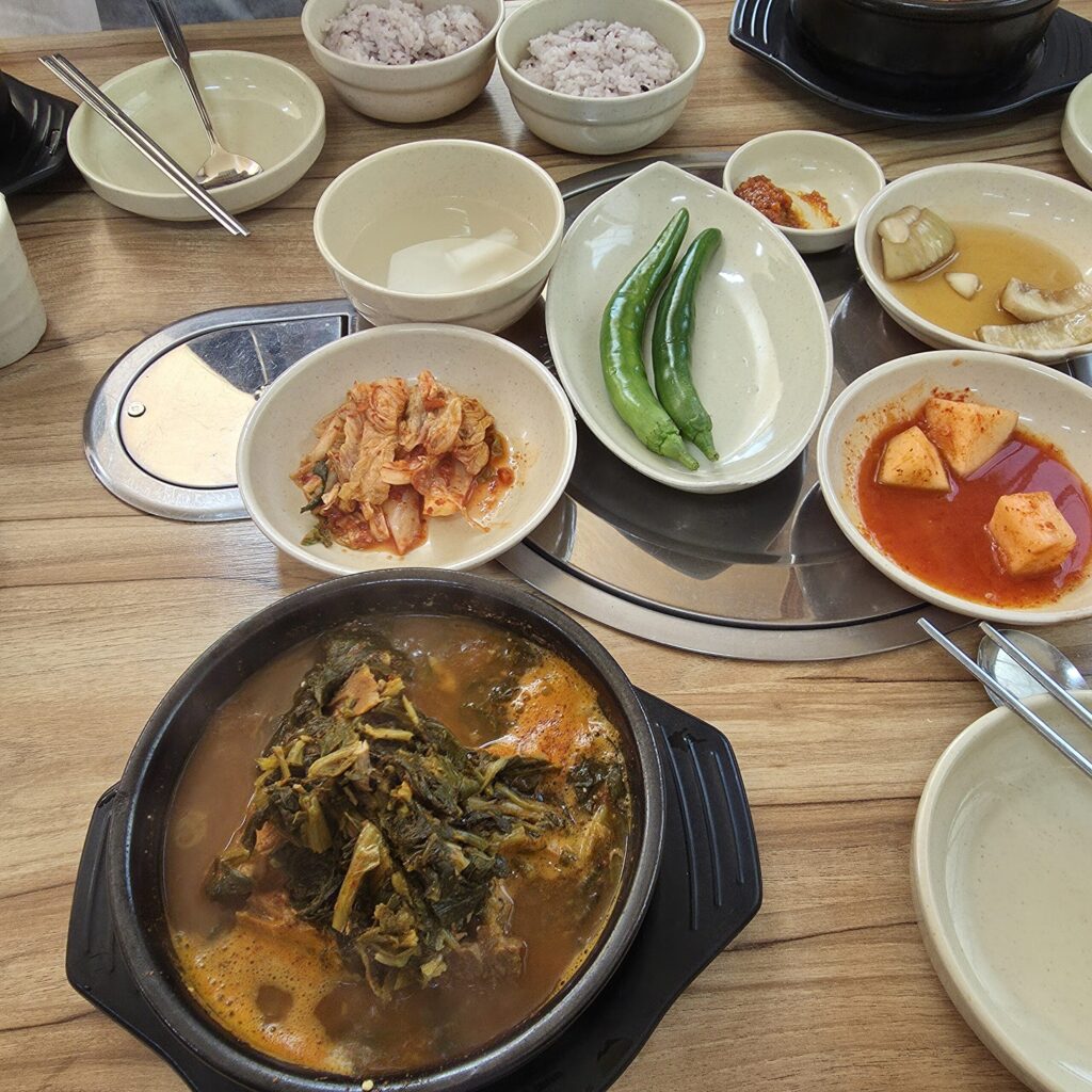 관저동 뚱땡이 뼈해장국 한상차림